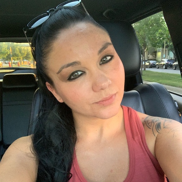 Meet your Posher, Marisalyn - Picture 2 of 3